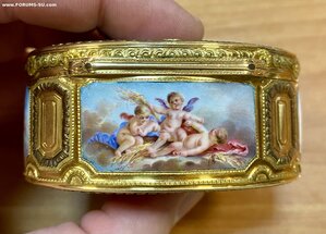 Золотая шкатулка. Золото, эмаль. 113 грамм. Ханау.