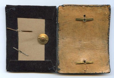 Контрпогон КГИ две петлицы и знак.