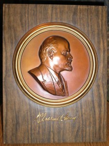 Вот такой барельеф Ленина ЛМД III-00833