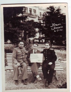 Два фото. Пять знаков.