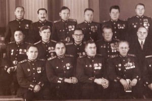 Кремль 51-й г. Групповое фото. Кто в центре ???
