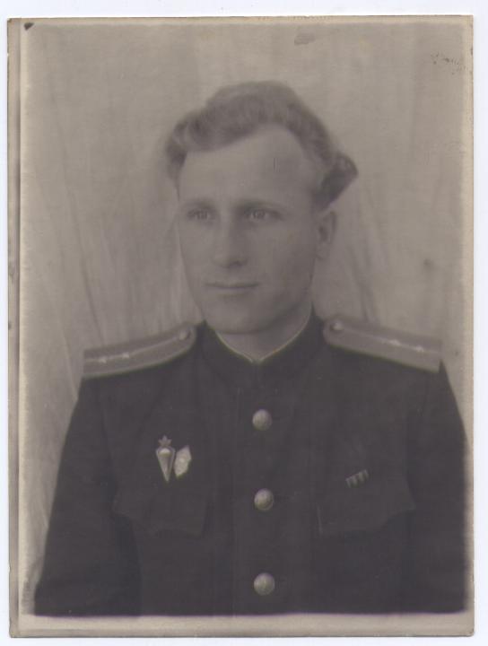 парашют и ещё знак.
