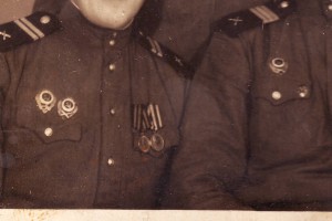 Трое отличников, из них двое - ДВАЖДЫ ОТЛИЧНИКИ. :)