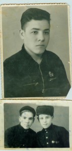 3 фото Юношей с значками