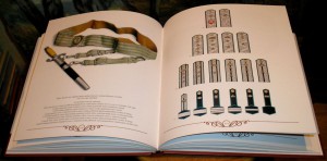 КНИГА М.А.БАЛТРАШЕВИЧ ЖЕЛЕЗНОДОРОЖНЫЙ ФОРМЕННЫЙ КОСТЮМ.