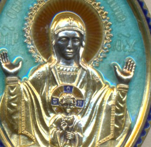 Нательные кресты и иконы.