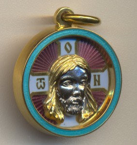 Нательные кресты и иконы.