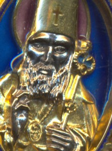 Нательные кресты и иконы.