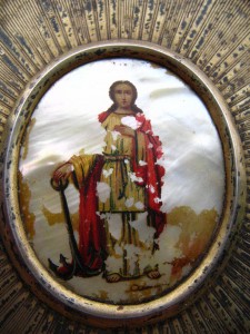 Иконка на перламутре в серебре.