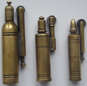 Три зажигалки.