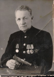 Дед с ТТ.