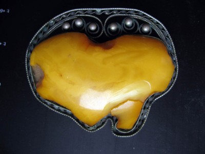 Брошь янтарь