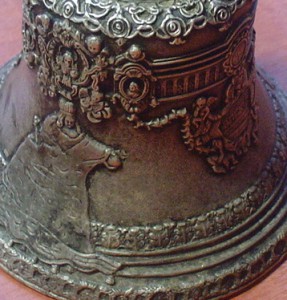 Царь колакол-в миниатьсе.