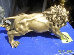 Фигура  бронзовая - лев.