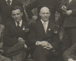 Групповая 28.02.1941 с медалью на треуголке
