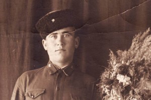 Связист в папахе. Казахстан 1941г.