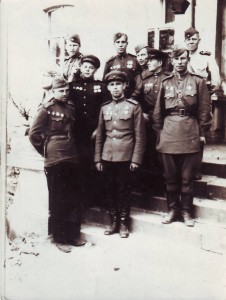 3 фото одного офицера.