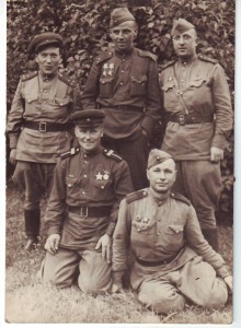 3 фото одного офицера.