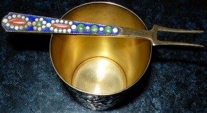 Красивая серебрянная стопка с эмалями + вилочка