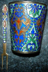 Красивая серебрянная стопка с эмалями + вилочка