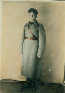 Оцветненное до военное фото. Интересные спорт-знаки.