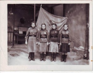 "Ночные ведьмы" 586-й истребительного авиа. полка. Знамя.