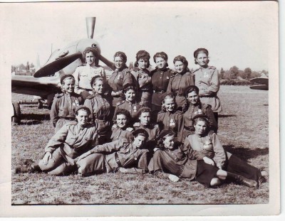 "Ночные ведьмы" № 2. Возле самалета.