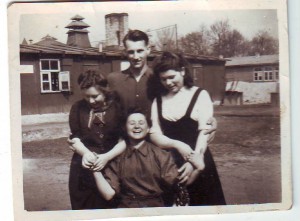 Остарбайтеры. Несколько фото. Не плохо они жили. 1942г.