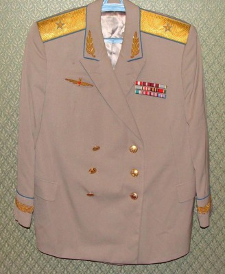 Китель и фуражка генерала авиации