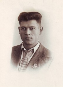 4 фото одним лотом, на одном "активист Осоавиахим"