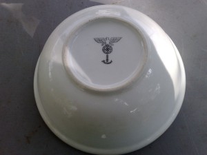 Посудина со СВАСТИКОЙ