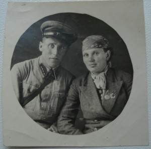Офицер с женой-1941год(2 значка)