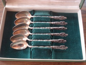 6 кофейных,серебрянных ложек.