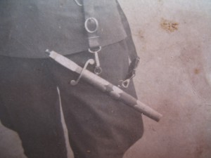 Военный___кортик,знак ?