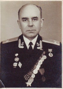 Подполковник моряк с Отвагой и III Славой. Доки, фото.