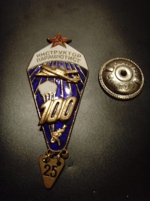 знак инструктор парашютист 100