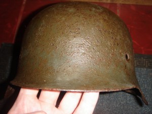 Каска немецкая М42 с декалью 64 размер в краске вся.