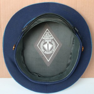 5 фуражек и бескозырка