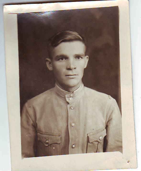 Несколько удостовирений личности. Есть интересные.