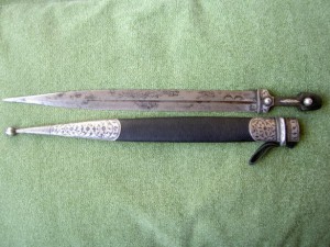 Кавказский кинжал.
