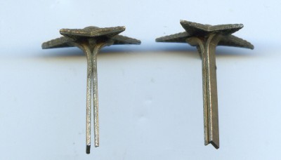 Эмблемы петличные летные и пара звездочек.