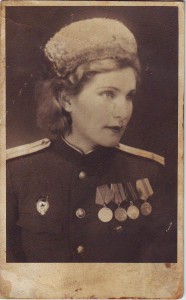 Красавица в кубанке с медалями.