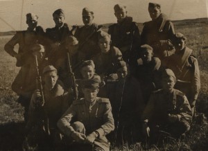 Группа людей с оружием