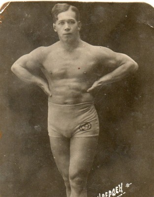 Качки,борцы и культуристы.