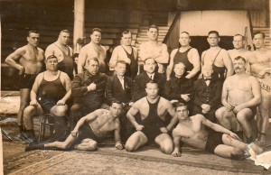 Качки,борцы и культуристы.