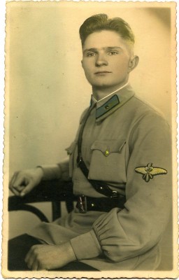 <Махнул не глядя> Мл. лейтенант ВВС.