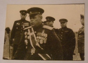 Генерал ГСС - ?  Весь в наградах.