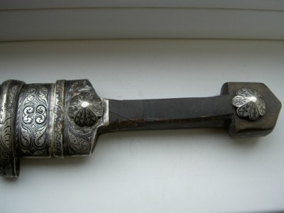 Старинный клеймёный кавказский кинжал.