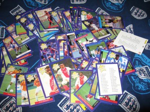 продаю футбольные карточки Panini 94 шт.