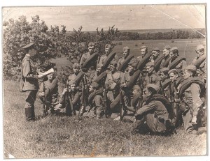 СПЕЦНАЗ... Бойцы в снаряжении и с оружием.